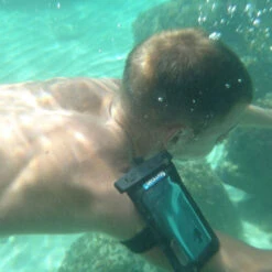 POCHETTE ETANCHE SMARTPHONE SEAWAG ROSE -Minn Kota Soldes Magasin pochette etanche smartphone seawag rose 3